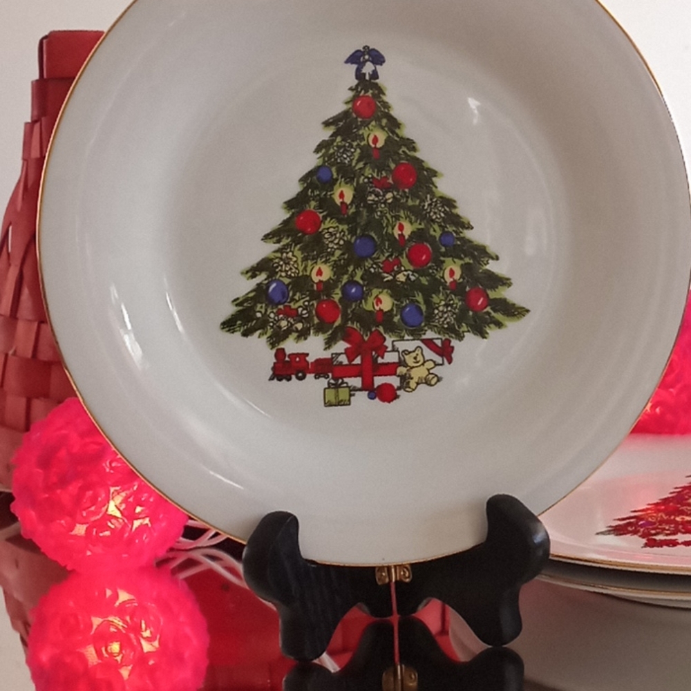 Christmas Tree Plate with gold trim
